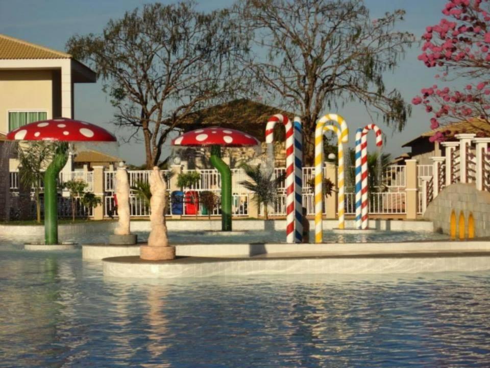 Lacqua diroma com fogão, geladeira, micro-ondas, Park aquático 24h, acomoda até 5 pessoas Caldas Novas Extérieur photo
