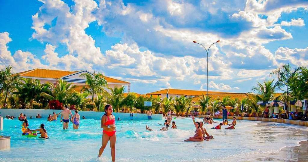 Lacqua diroma com fogão, geladeira, micro-ondas, Park aquático 24h, acomoda até 5 pessoas Caldas Novas Extérieur photo