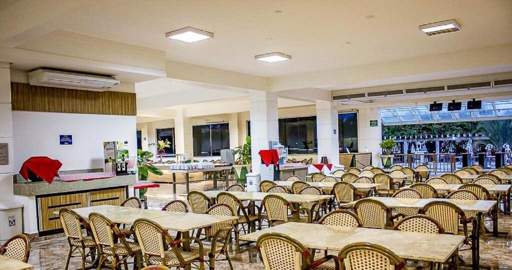 Lacqua diroma com fogão, geladeira, micro-ondas, Park aquático 24h, acomoda até 5 pessoas Caldas Novas Extérieur photo